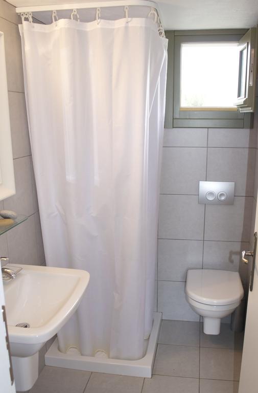Aeolus Pool Apts *